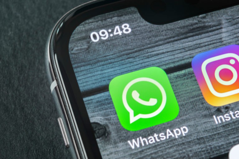 How to Know if Someone is Chatting on WhatsApp